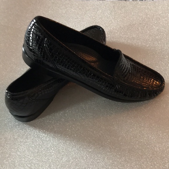 NEW SAS Simplify Slip On Loafer. Size 9 - Picture 4 of 9